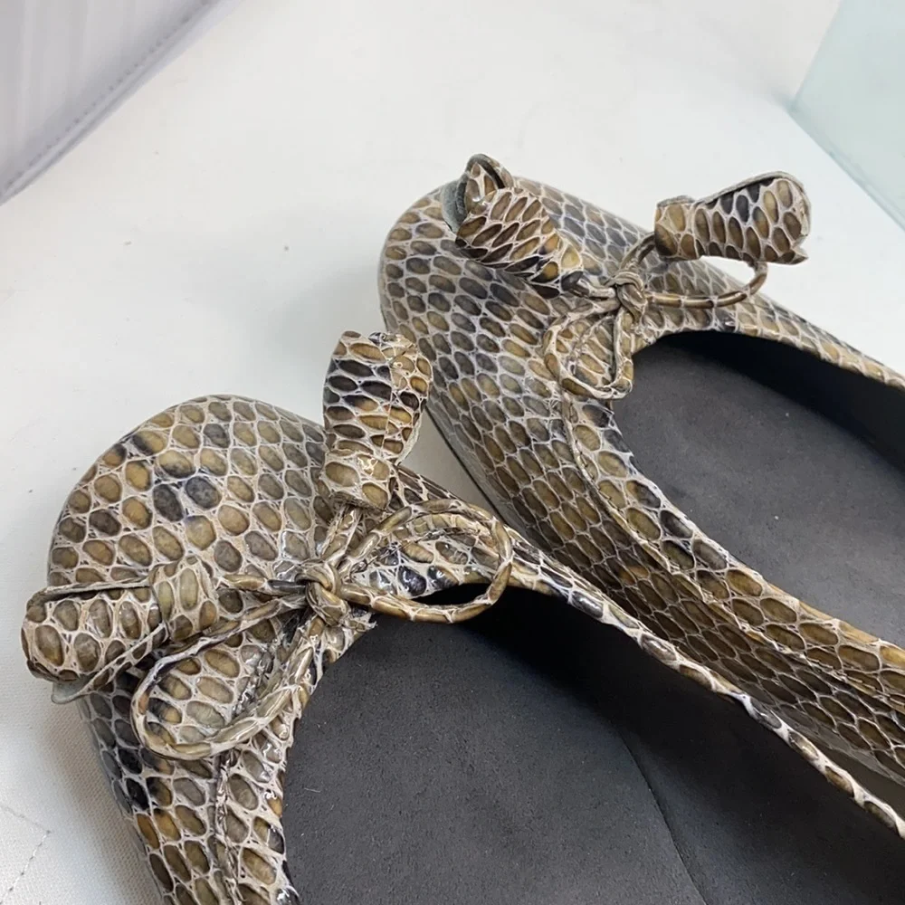Stuart Weitzman Sz 7.5M Snakeskin Print Flats